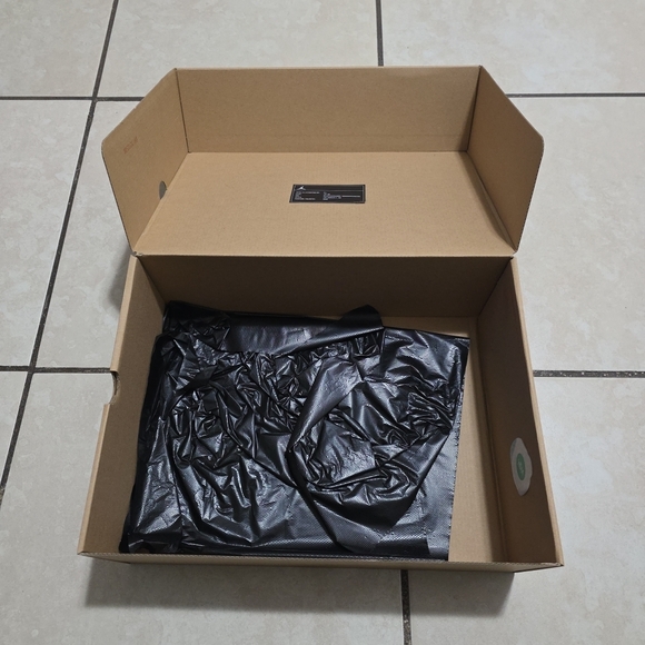 Empty Shoe Box - Picture 6 of 7